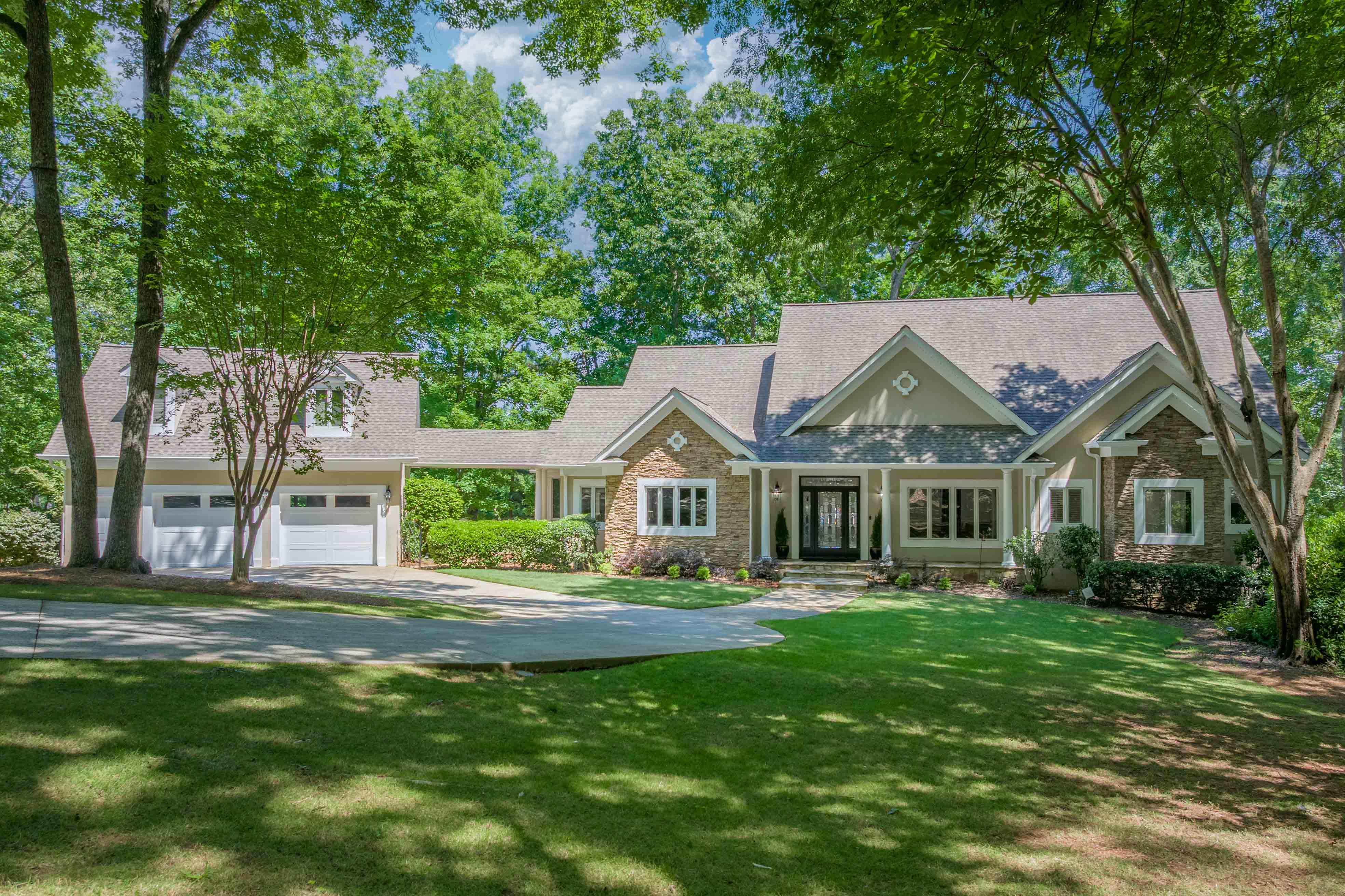 1070 Maple Ridge Way image 1